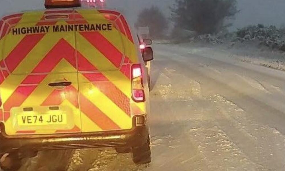 'Hundreds of vehicles' stationary in snow on main road in North Yorkshire