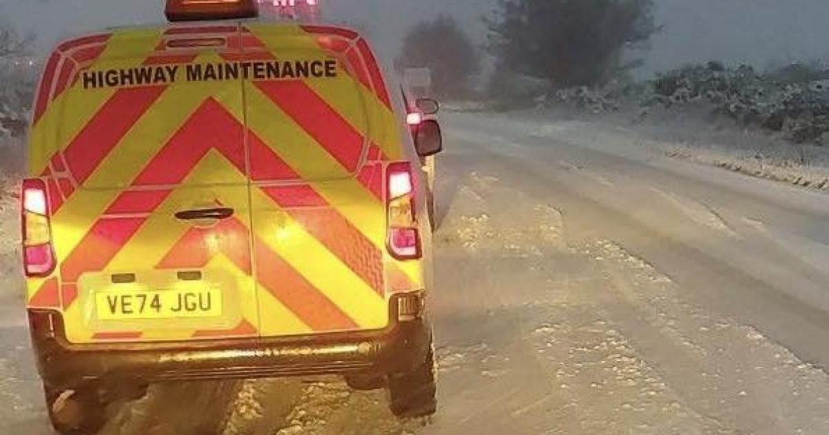 'Hundreds of vehicles' stationary in snow on main road in North Yorkshire