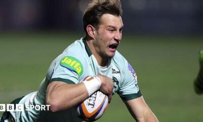 Joacquin Moro diving to score a try