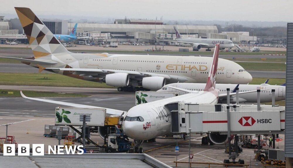 Heathrow's plan for longer third runway chosen by government
