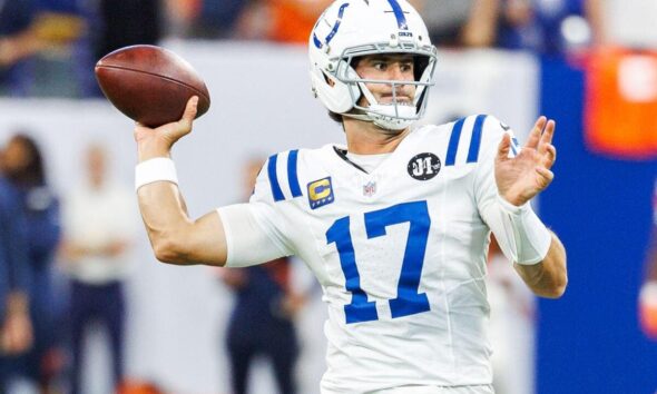 Colts QB Daniel Jones playing through broken bone in leg