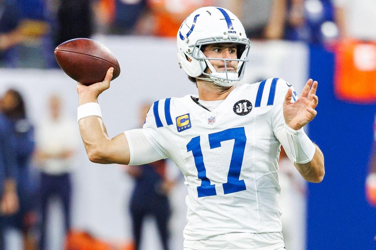 Colts QB Daniel Jones playing through broken bone in leg