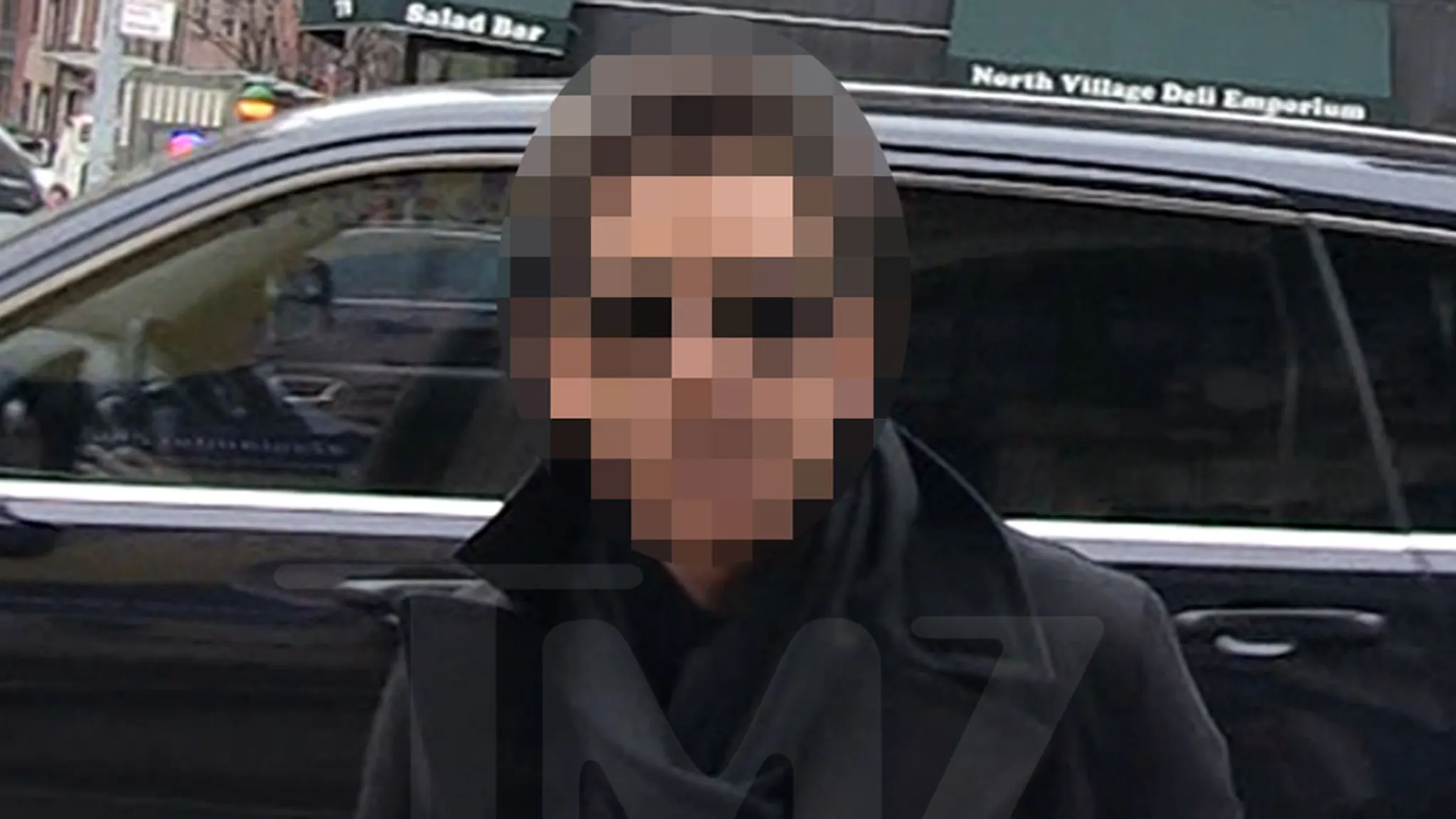 Guess Who This Sunglasses-Wearing Actor Is!