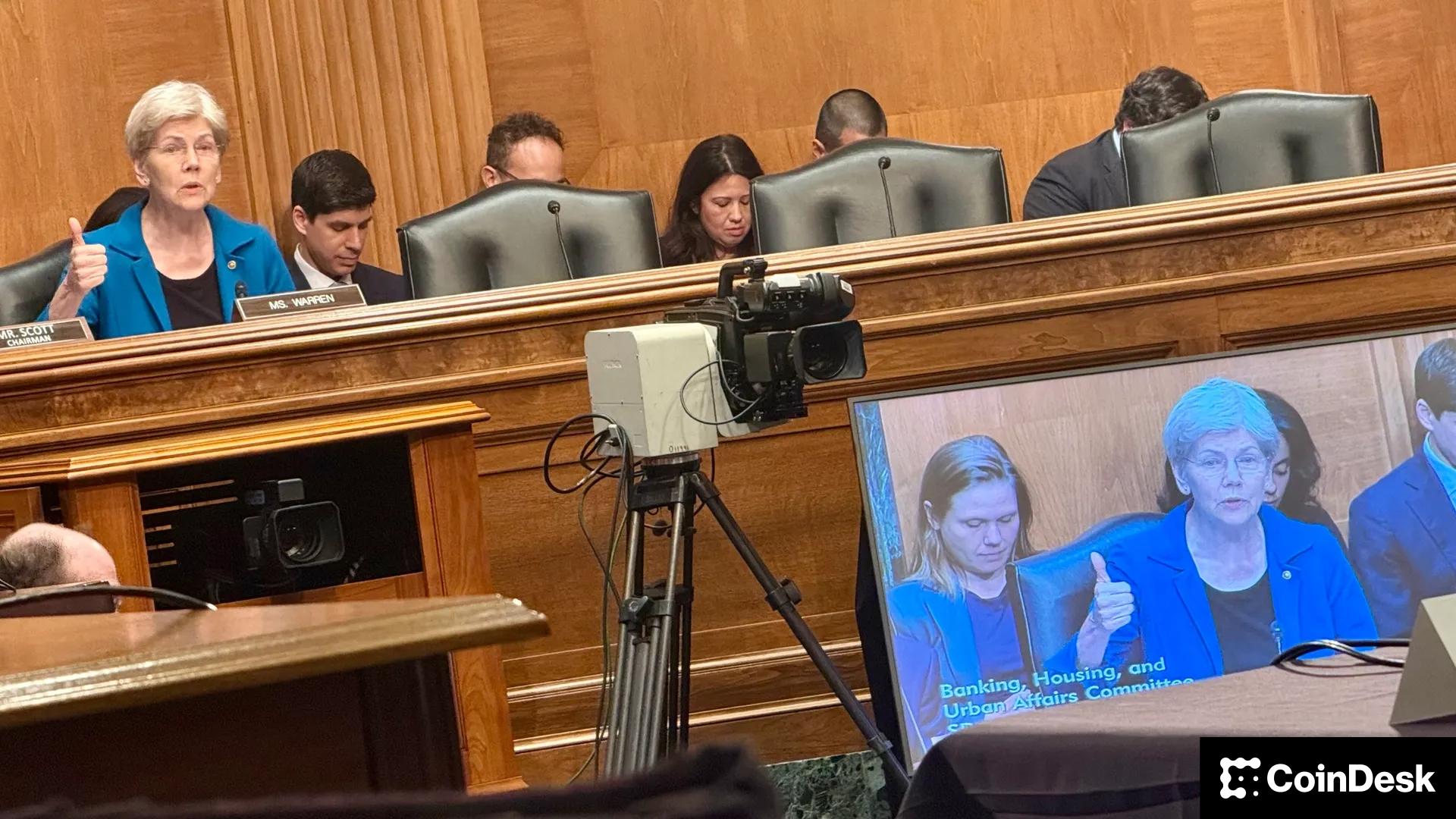Sen. Warren Keeps Pressure on Trump Crypto Ties as Market Structure Bill Negotiated