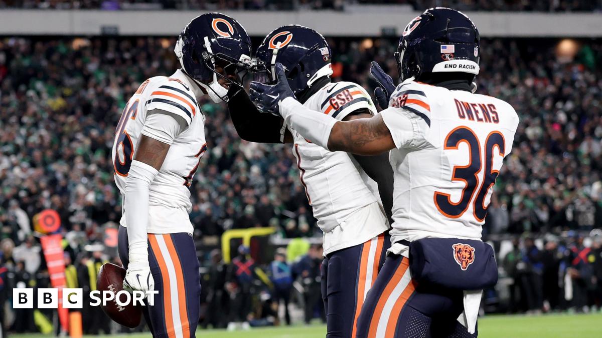 Chicago Bears players celebrate a turnover against the Philadelphia Eagles