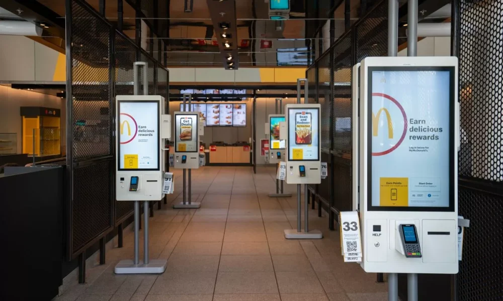 Foodservice traffic continues to fall as consumers cut costs