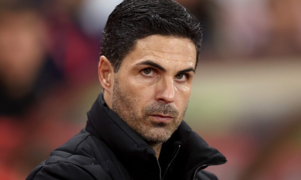 Arsenal manager Mikel Arteta looks on