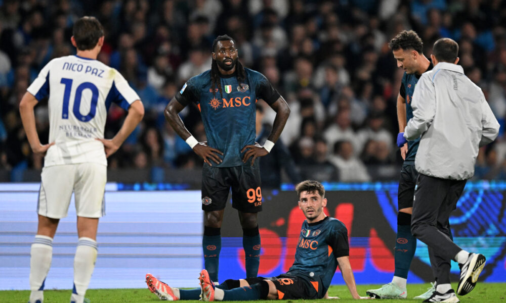 NAPLES, ITALY - NOVEMBER 01: Billy Gilmour of SSC Napoli injured during the Serie A match between SSC Napoli and Como 1907 at Stadio Diego Armando Maradona on November 01, 2025 in Naples, Italy. (Photo by Francesco Pecoraro/Getty Images)