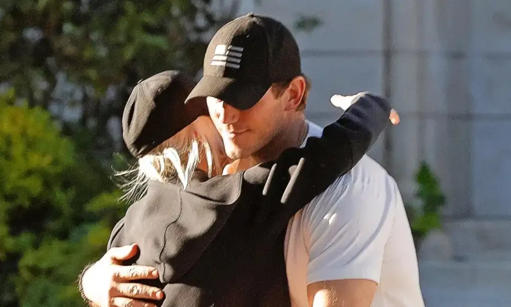 Chris Pratt and Anna Faris Reunite and Share Sweet Hug on Thanksgiving