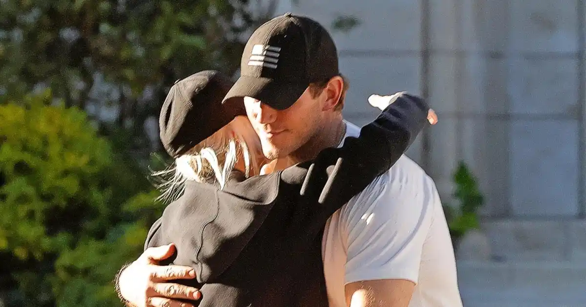 Chris Pratt and Anna Faris Reunite and Share Sweet Hug on Thanksgiving