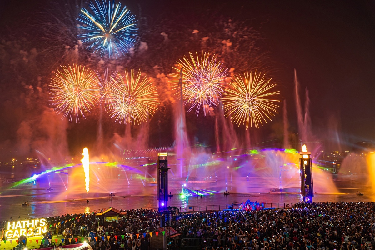 Dubai festival fireworks