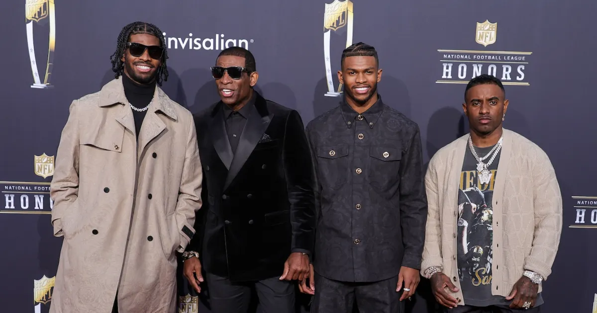 Sanders Family Enjoys Cute Holiday Moment Before Shedeaur's 2nd Start