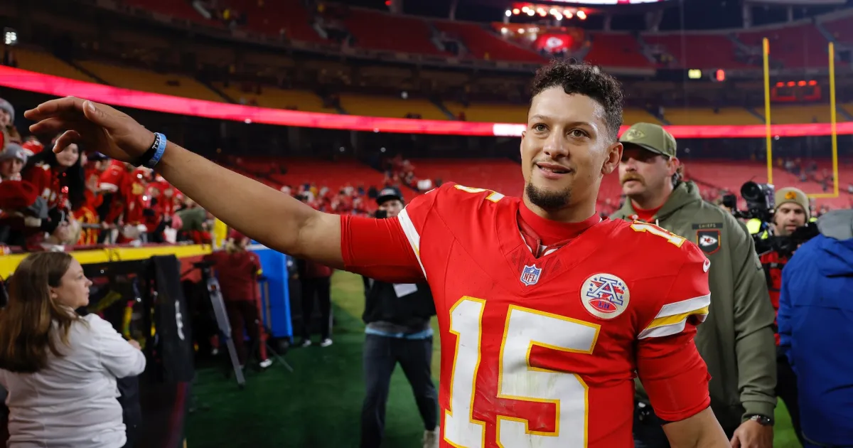 Patrick Mahomes Raises Eyebrows After Putting Ketchup on His Turkey