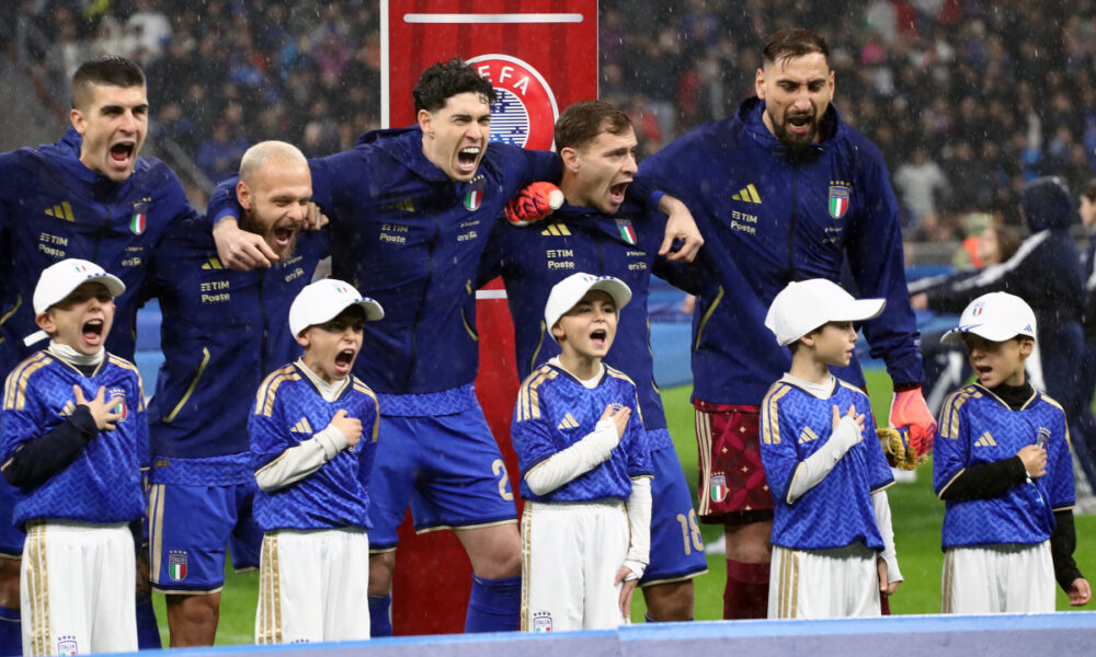 MILAN, ITALY - NOVEMBER 16: Players of Italy sing the national anthem prior to the FIFA World Cup 2026 qualifier match between Italy and Norway at San Siro Stadium on November 16, 2025 in Milan, Italy. (Photo by Marco Luzzani/Getty Images)