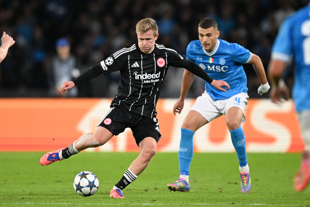 NAPLES, ITALY - NOVEMBER 04: Jonathan Burkardt of Eintracht Frankfurt battles for possession with Alessandro Buongiorno of SSC Napoli during the UEFA Champions League 2025/26 League Phase MD4 match between SSC Napoli and Eintracht Frankfurt at Stadio Diego Armando Maradona on November 04, 2025 in Naples, Italy. (Photo by Francesco Pecoraro/Getty Images)