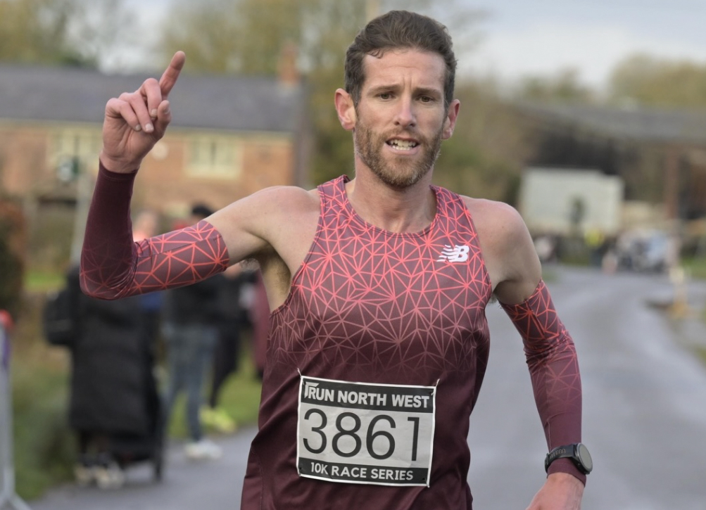 Jonny Mellor runs course record at Wilmslow 10km