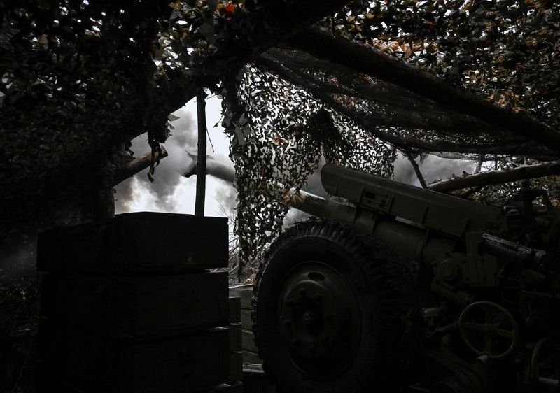 Ukraine faces 'difficult choice' as Trump demands acceptance of peace plan