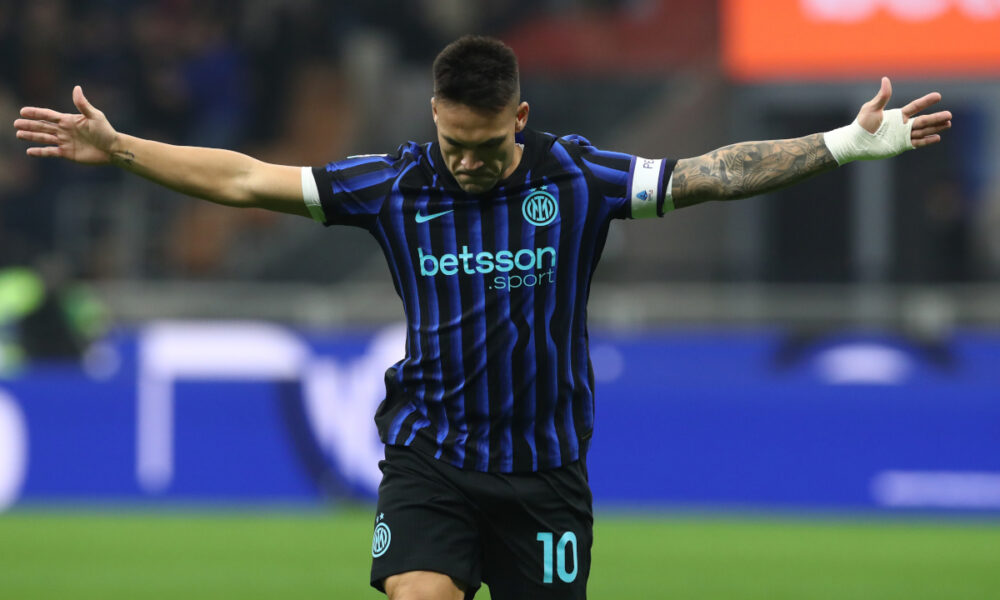 MILAN, ITALY - NOVEMBER 09: Lautaro Martinez of Internazionale celebrates scoring his team