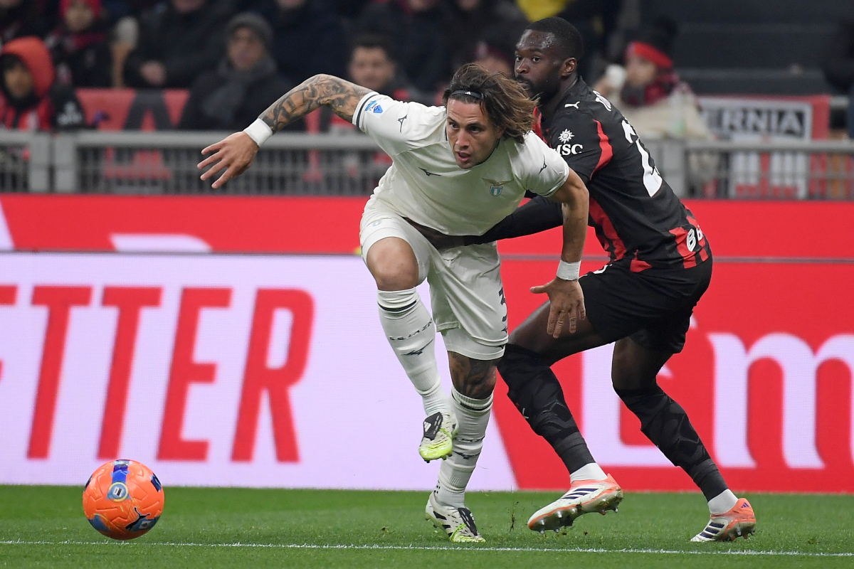 MILAN, ITALY - NOVEMBER 29: Luca Pellegrini of SS Lazio compete for the ball with Fikayo Tomori of AC Milan during the Serie A match between AC Milan and SS Lazio at Giuseppe Meazza Stadium on November 29, 2025 in Milan, Italy. (Photo by Marco Rosi - SS Lazio/Getty Images)
