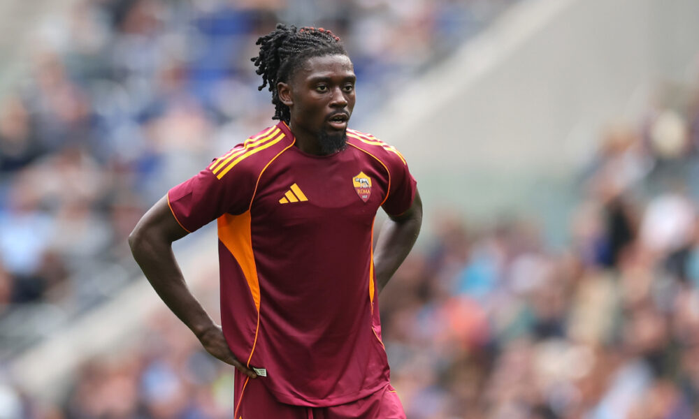 LIVERPOOL, ENGLAND - AUGUST 09: Manu Kone of AS Roma during the pre-season friendly match between Everton and AS Roma at Hill Dickinson Stadium on August 09, 2025 in Liverpool, England. (Photo by Jan Kruger/Getty Images)