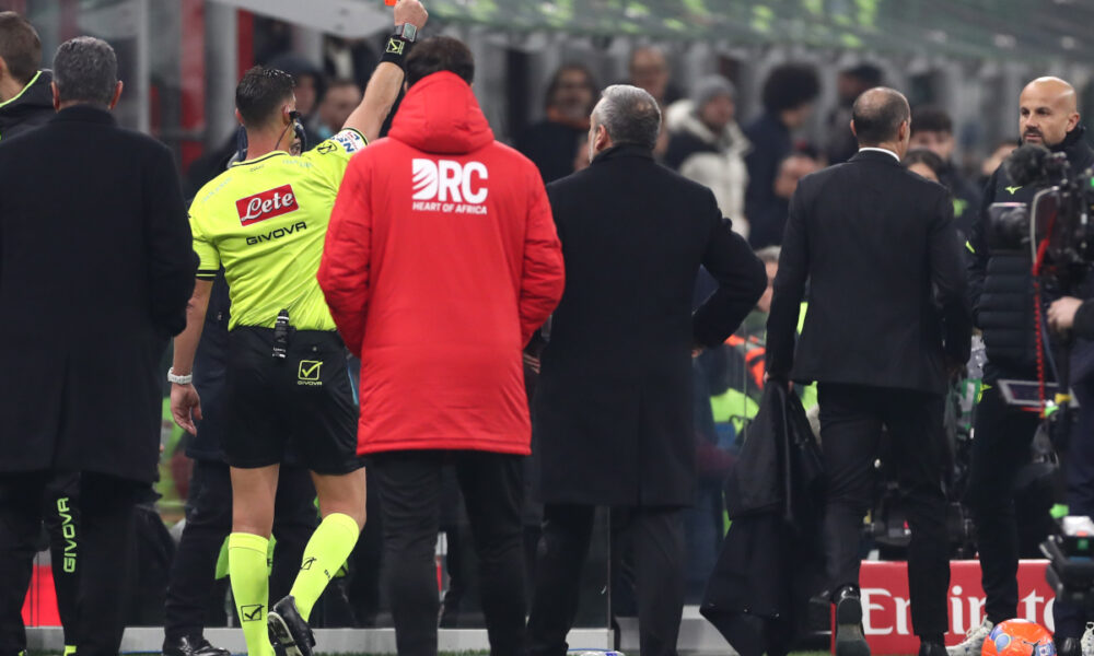 MILAN, ITALY - NOVEMBER 29: Referee Giuseppe Collu shows a red card to Massimiliano Allegri, Head Coach of AC Milan during the Serie A match between AC Milan and SS Lazio at Giuseppe Meazza Stadium on November 29, 2025 in Milan, Italy. (Photo by Marco Luzzani/Getty Images)