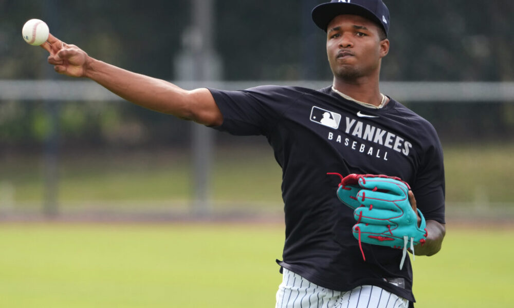 Yankees Re-Sign Michael Arias To Minor League Deal