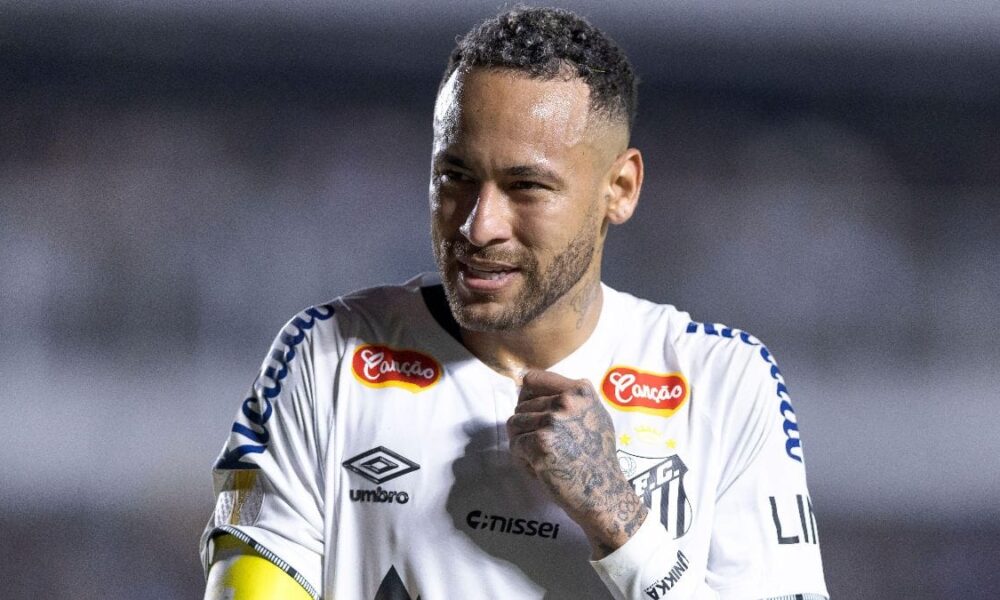 Neymar given standing ovation after playing and scoring through injury in crucial Santos win