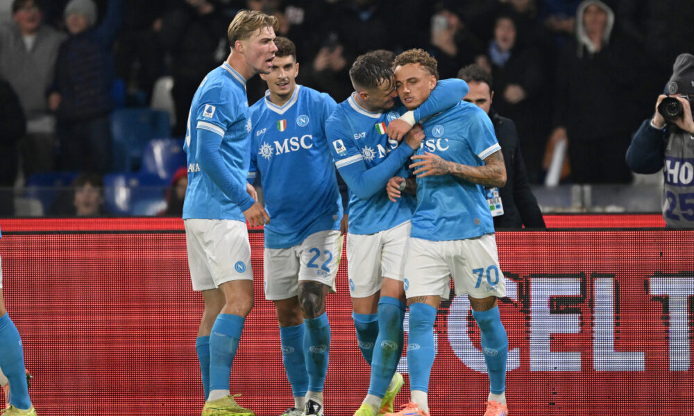 NAPLES, ITALY - NOVEMBER 22: Noa Lang of SSC Napoli celebrates with teammate Sam Beukema after scoring his side