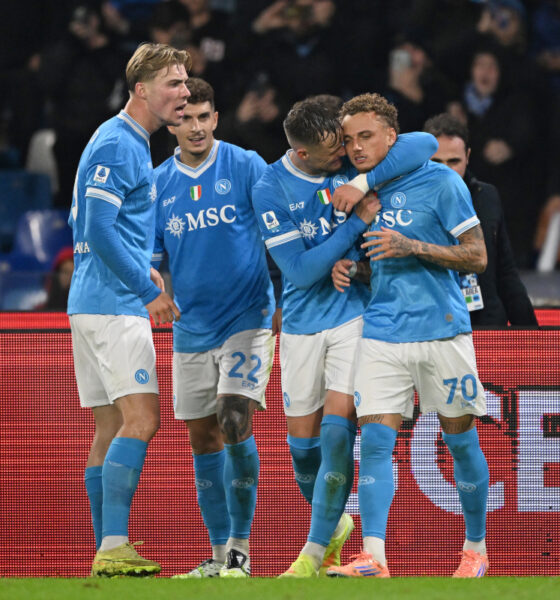 NAPLES, ITALY - NOVEMBER 22: Noa Lang of SSC Napoli celebrates with teammate Sam Beukema after scoring his side