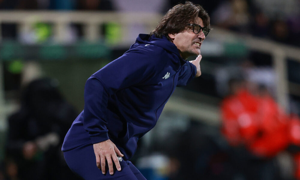 FLORENCE, ITALY - NOVEMBER 27: Head coach Paolo Vanoli manager of ACF Fiorentina reacts during the UEFA Conference League 2025/26 League Phase MD4 match between ACF Fiorentina and AEK Athens FC at Stadio Artemio Franchi on November 27, 2025 in Florence, Italy. (Photo by Gabriele Maltinti/Getty Images)