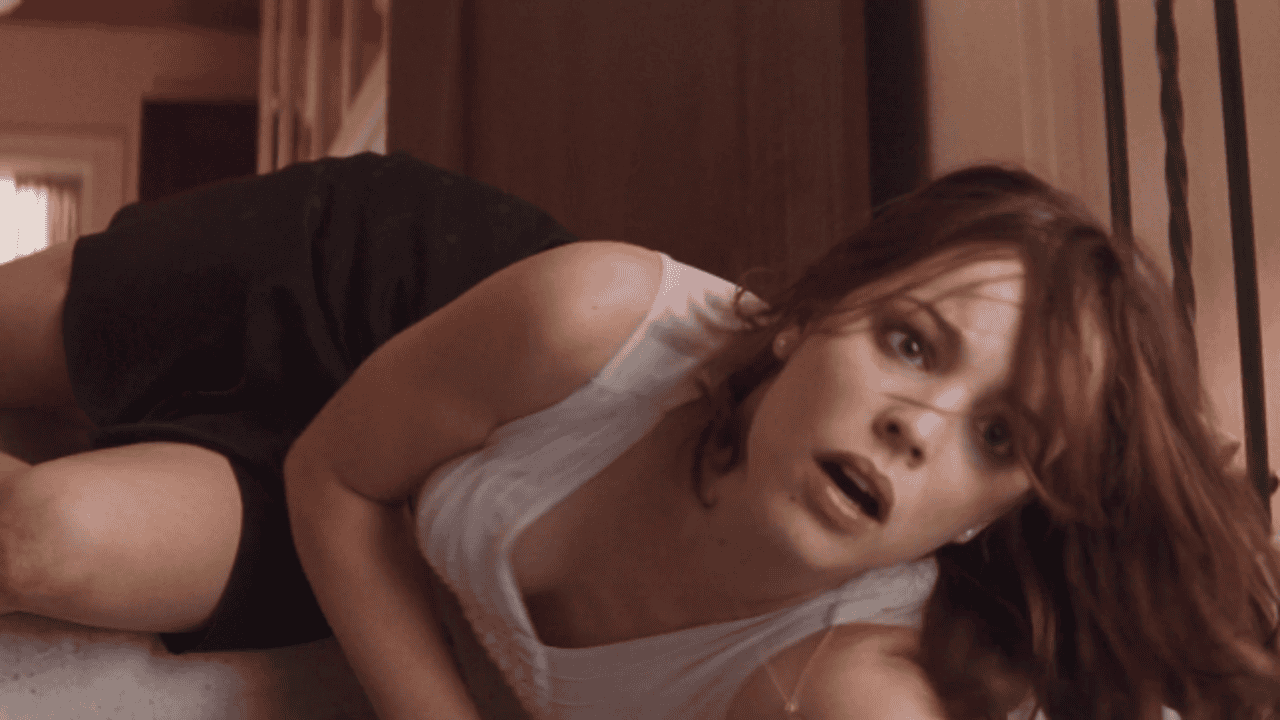 Rachel McAdams's 2000s Thriller Is A Lean, Mean Traveler's Worst Nightmare