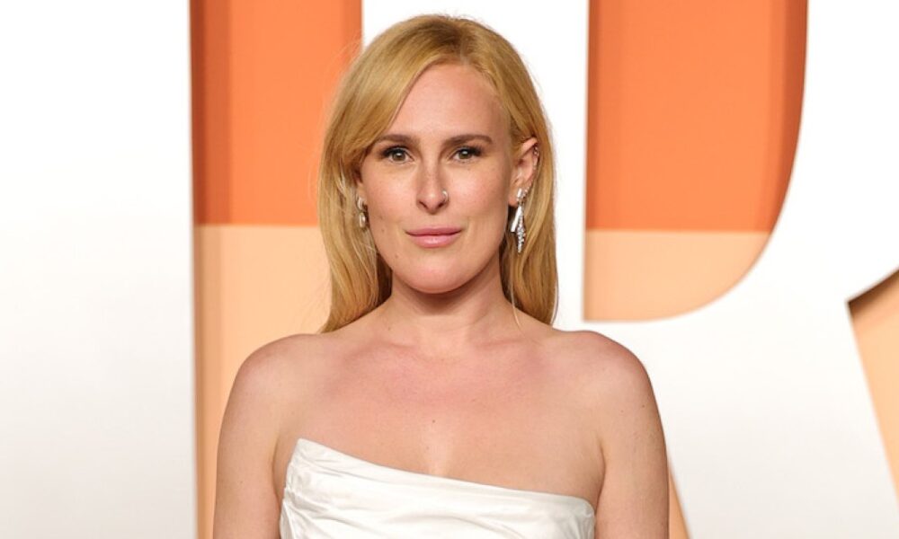 Rumer Willis Cries Over 'Doing Everything Alone' as a Single Mom