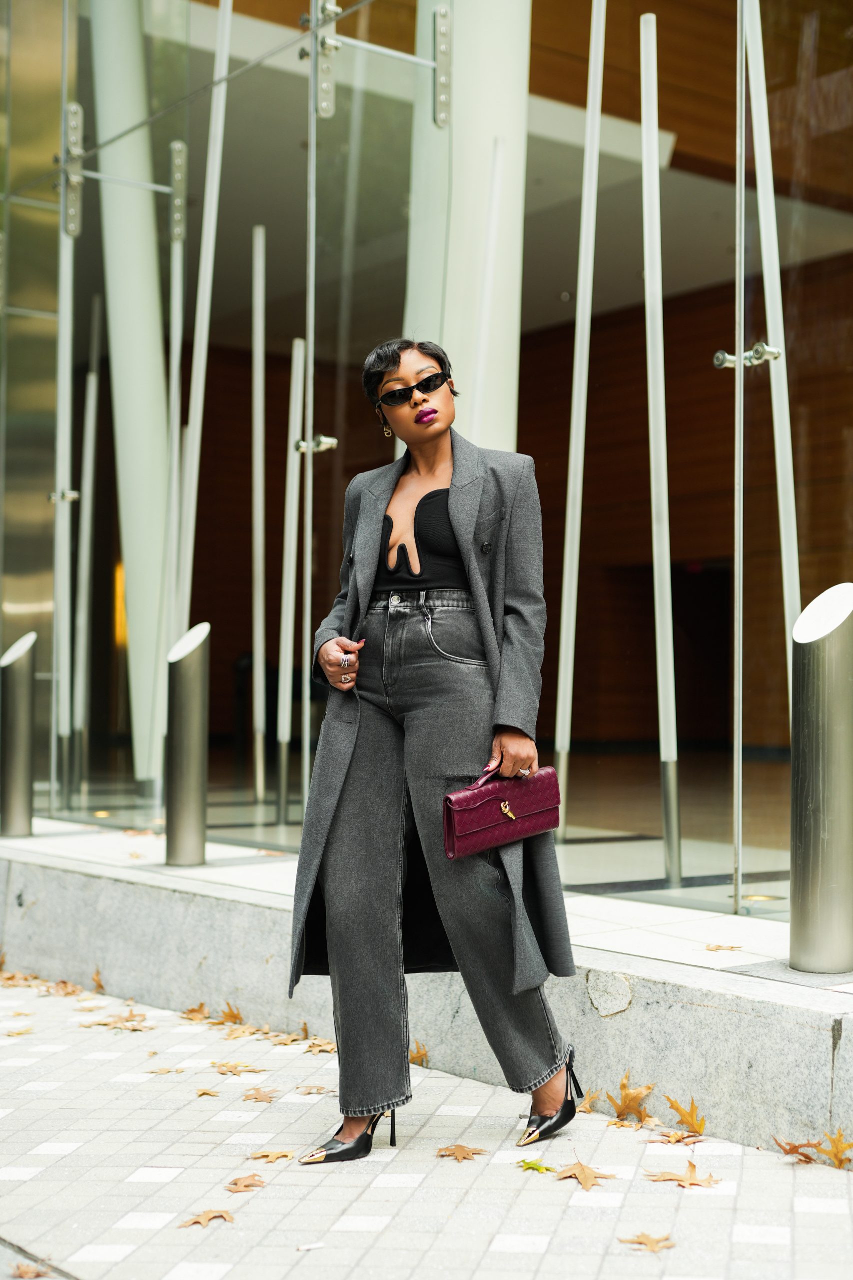 Stella-Adewunmi-jadorefashion-how to style jeans, maison margiela cut-out jeans, christopher esber salacia top, Bottega andiamo clutch and saint laurent pumps