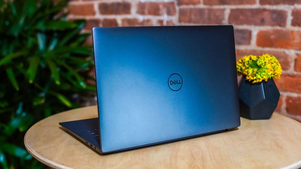 Dell Stock Gains After Posting Mixed Quarter But Strong AI Demand Outlook