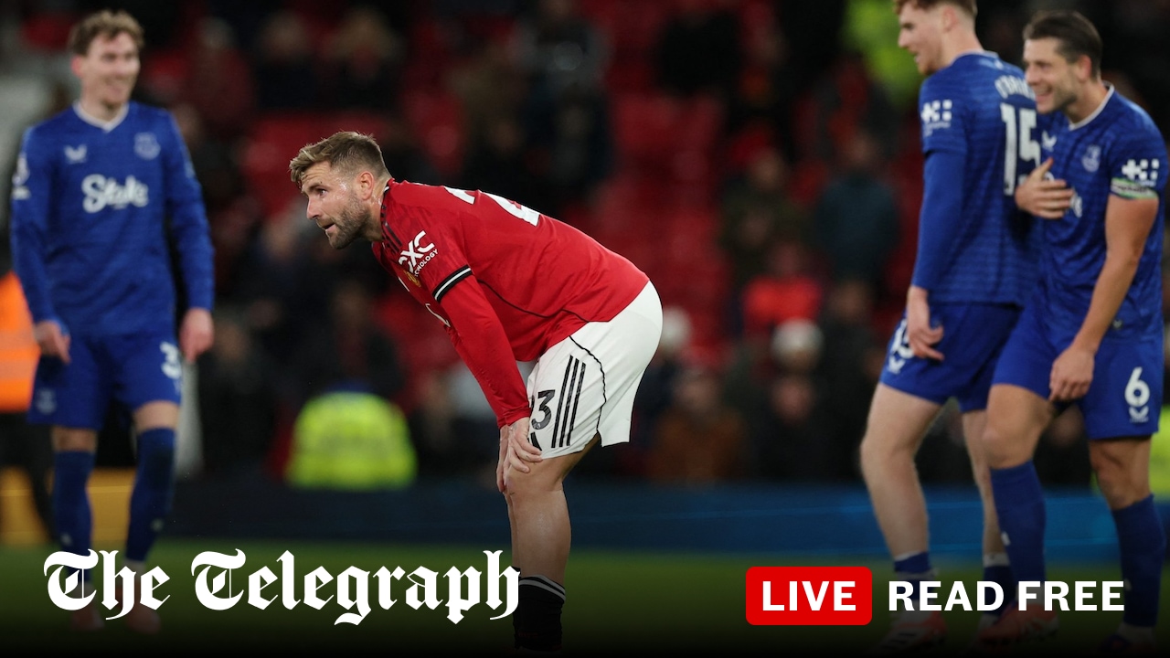 Dismal defeat by 10-man Everton makes mockery of Man Utd ‘revival’