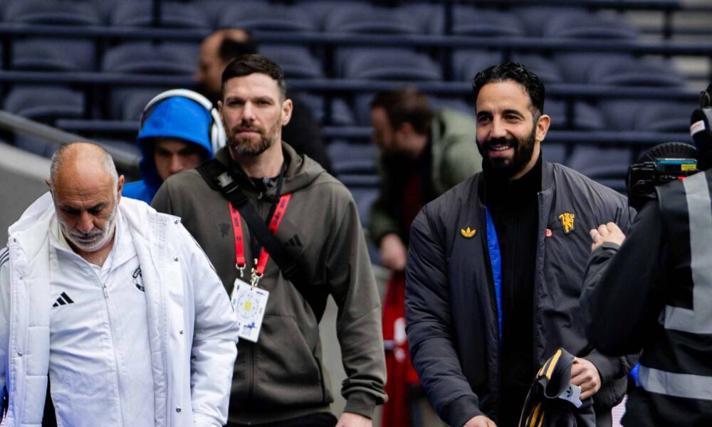 Can Lisandro Martinez play in midfield for Man Utd?