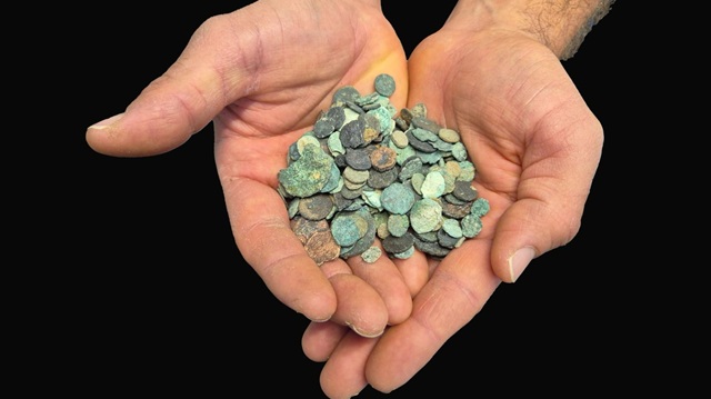 The recovered 200 ancient coins
