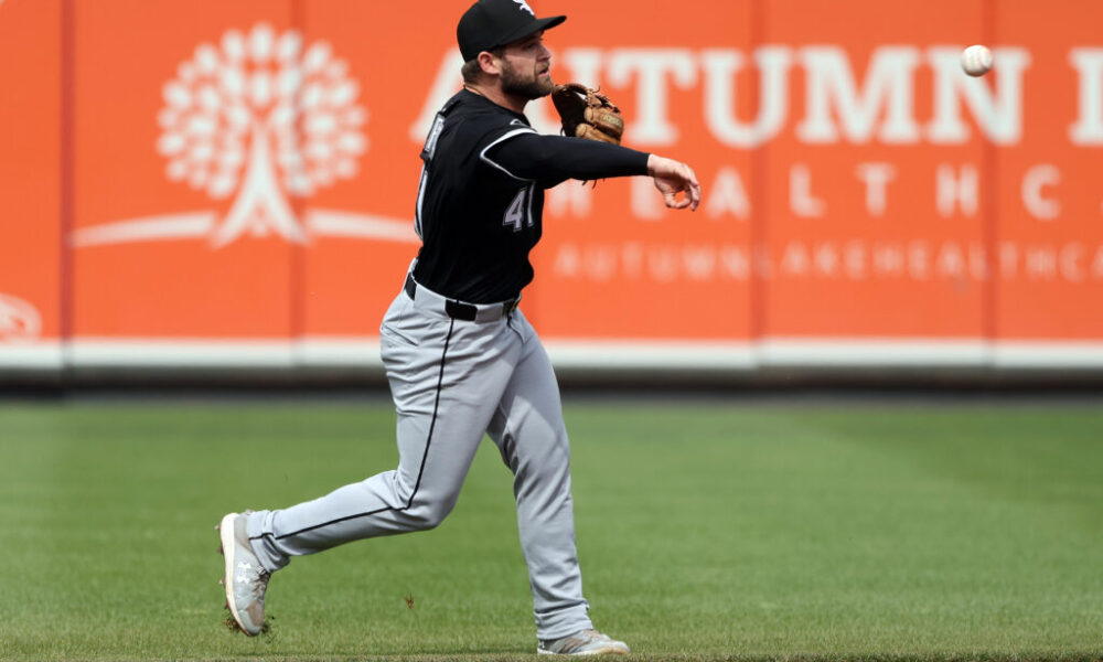 Red Sox Sign Vinny Capra To Minor League Deal