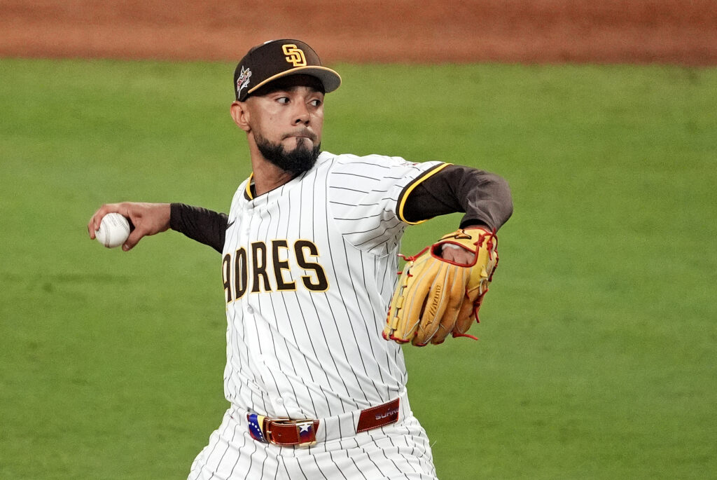 Mets Interested In Robert Suarez