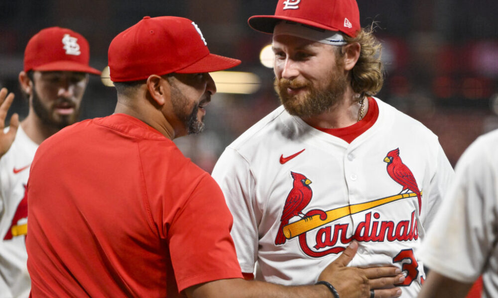 Cardinals Open Extension Talks With Oli Marmol