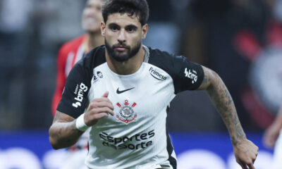 SAO PAULO, BRAZIL - NOVEMBER 20: Yuri Alberto of Corinthians celebrates after scoring the first goal of his team during a Brasileirao 2025 match between Corinthians and Sao Paulo at Neo Quimica Arena on November 20, 2025 in Sao Paulo, Brazil. (Photo by Alexandre Schneider/Getty Images)