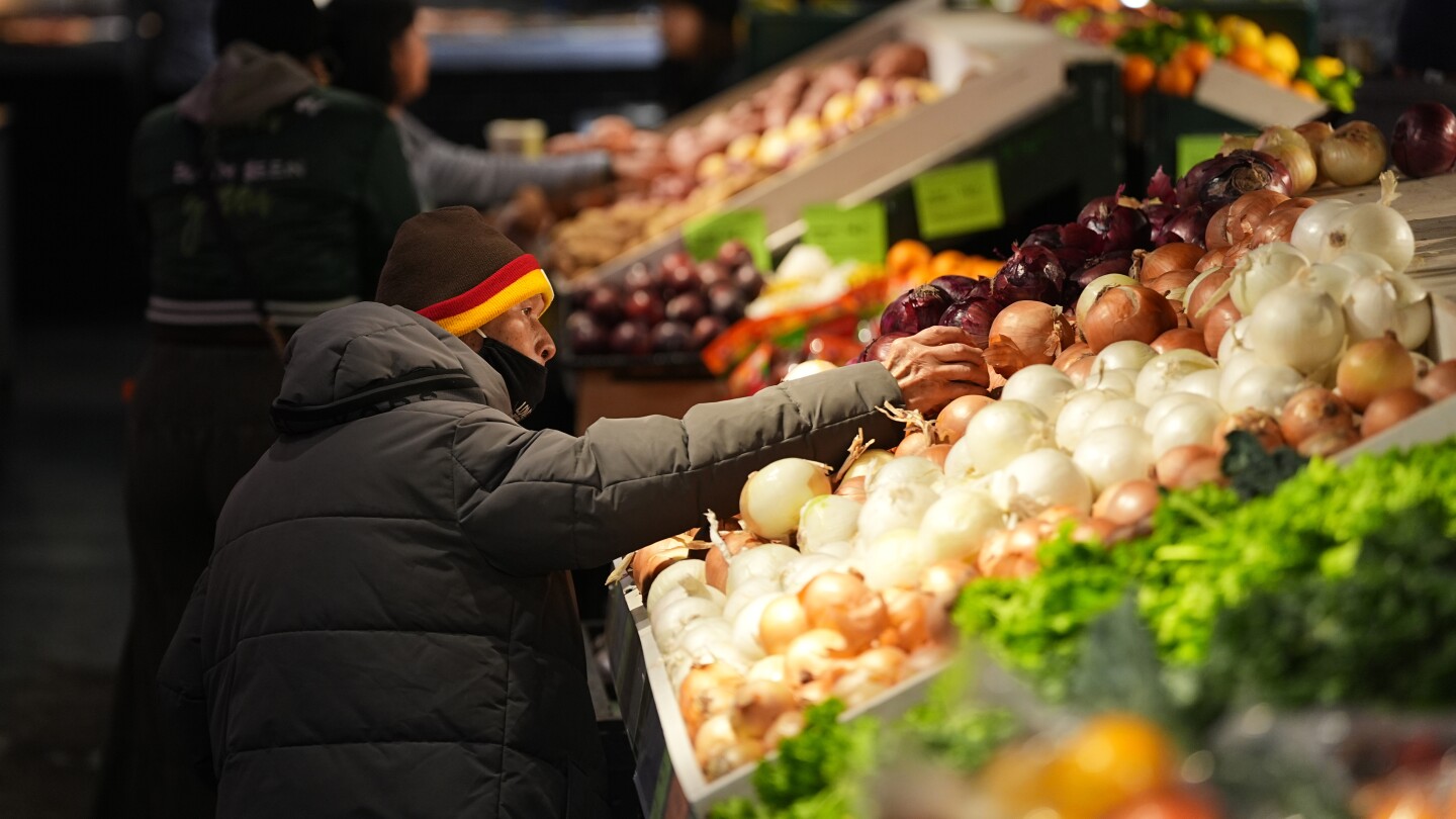 U.S. trade deficit drops 24% in August as Trump's tariffs reduce imports