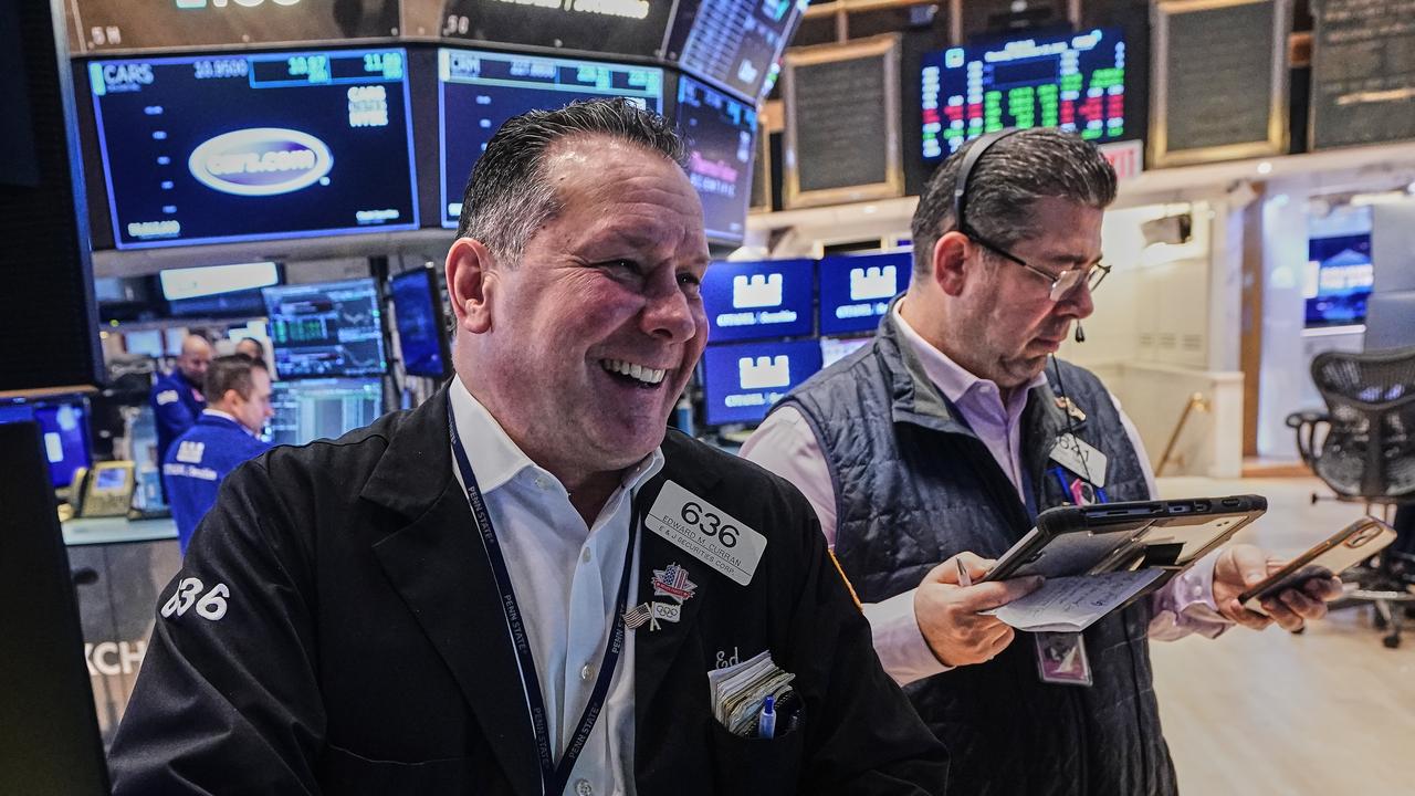 Wall Street closes higher as rate cut bets increase
