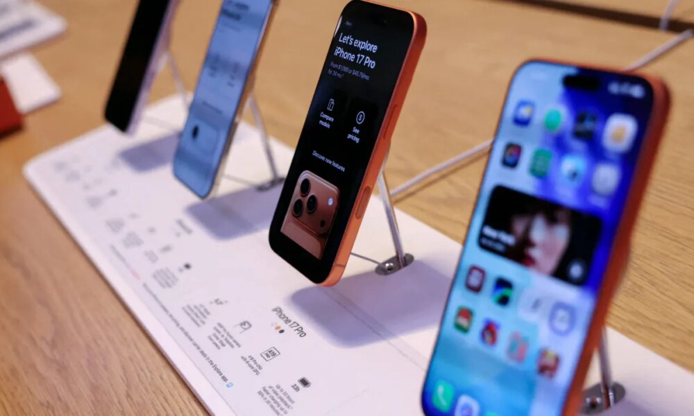 Apple to lead smartphone shipments in 2025 for first time since 2011