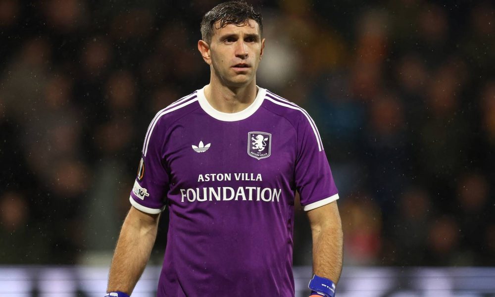 Aston Villa now join race for "world-class" goalkeeper to replace Martinez