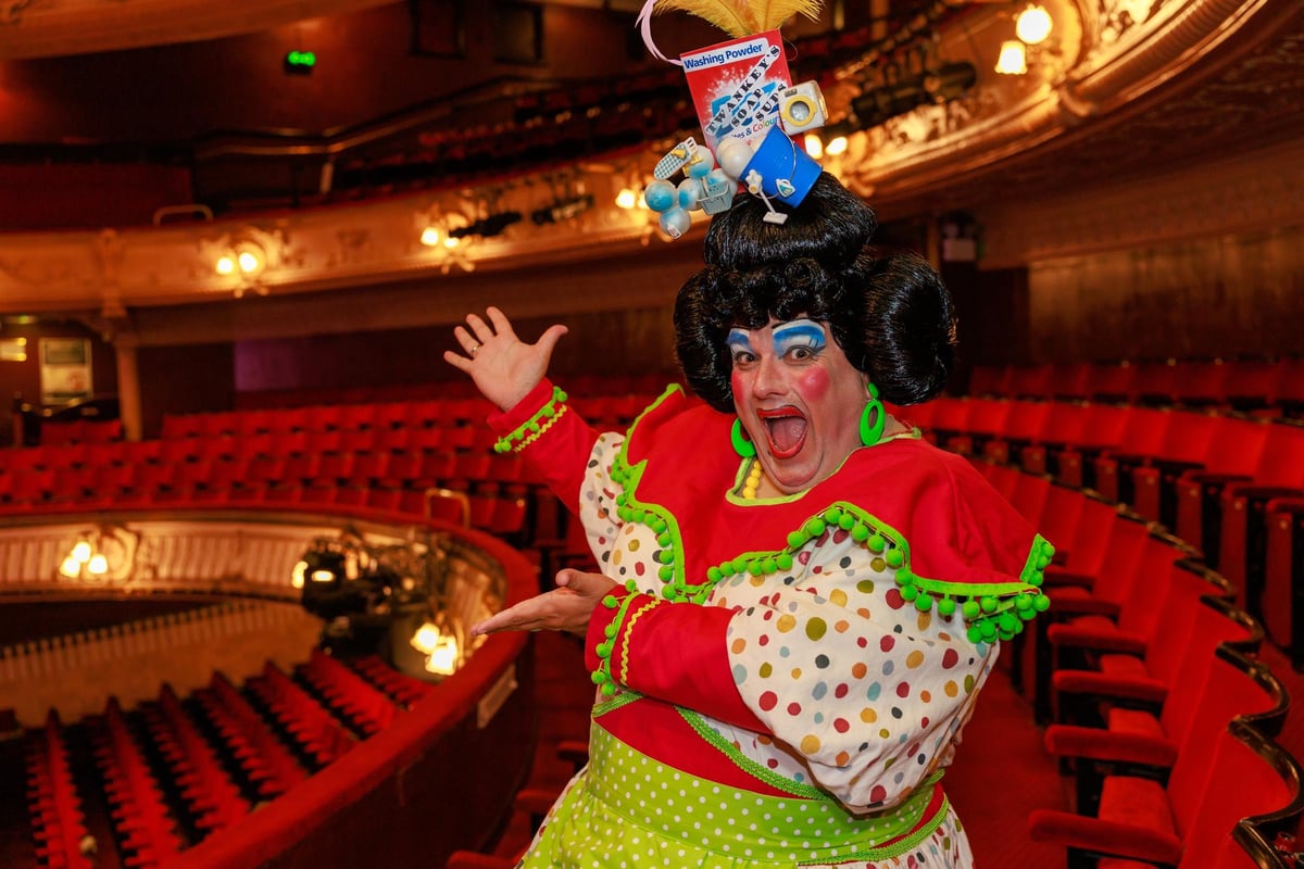 "People want the belly laughs" - Portsmouth panto legend Jack Edwards gives us his Widow Twankey at the Kings Theatre