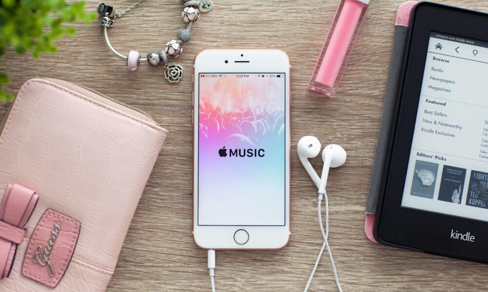 Jim Cramer Isn’t Worried by Analyst Downgrading Amazon.com (AMZN)