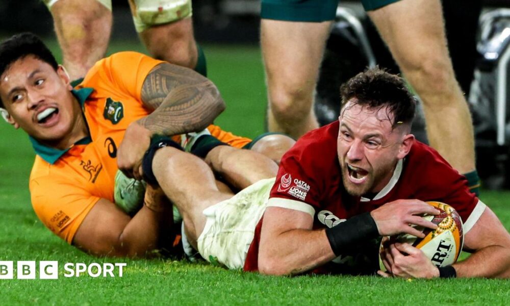 Hugo Keenan celebrates his winning try