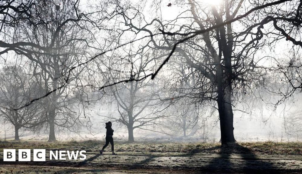 Arctic blast to move across UK as flood clean-up continues
