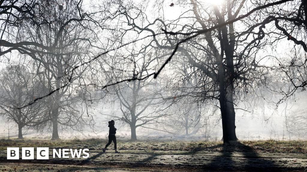Arctic blast to move across UK as flood clean-up continues
